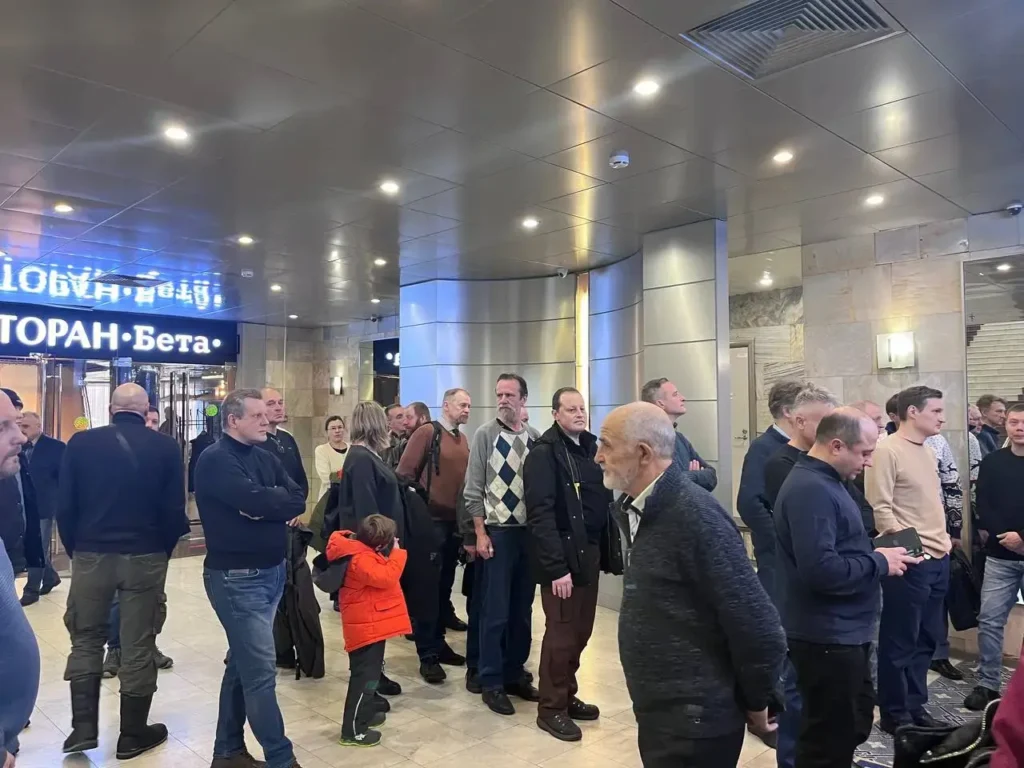 Участники инициативной группы в гостинице «Измайлово», Москва. Фото: Редакция «Верстки».