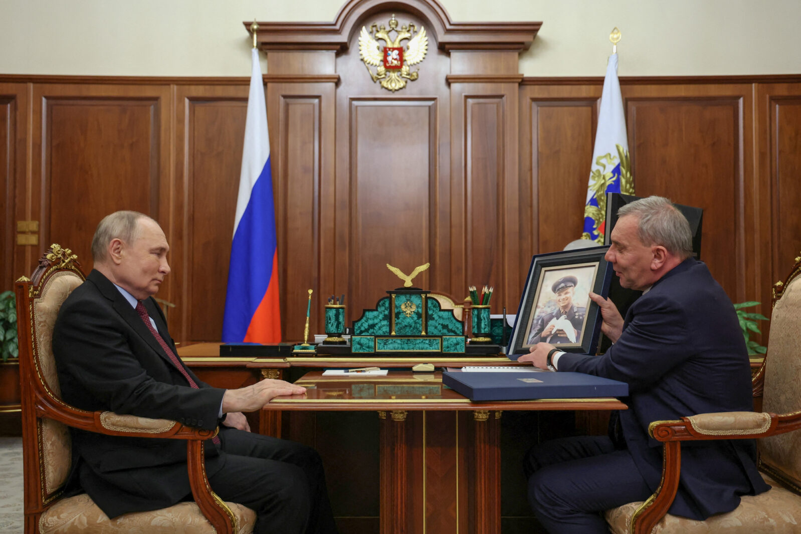 Владимир Путин на встрече с генеральным директором «Роскосмос» Юрием Борисовым в Кремле