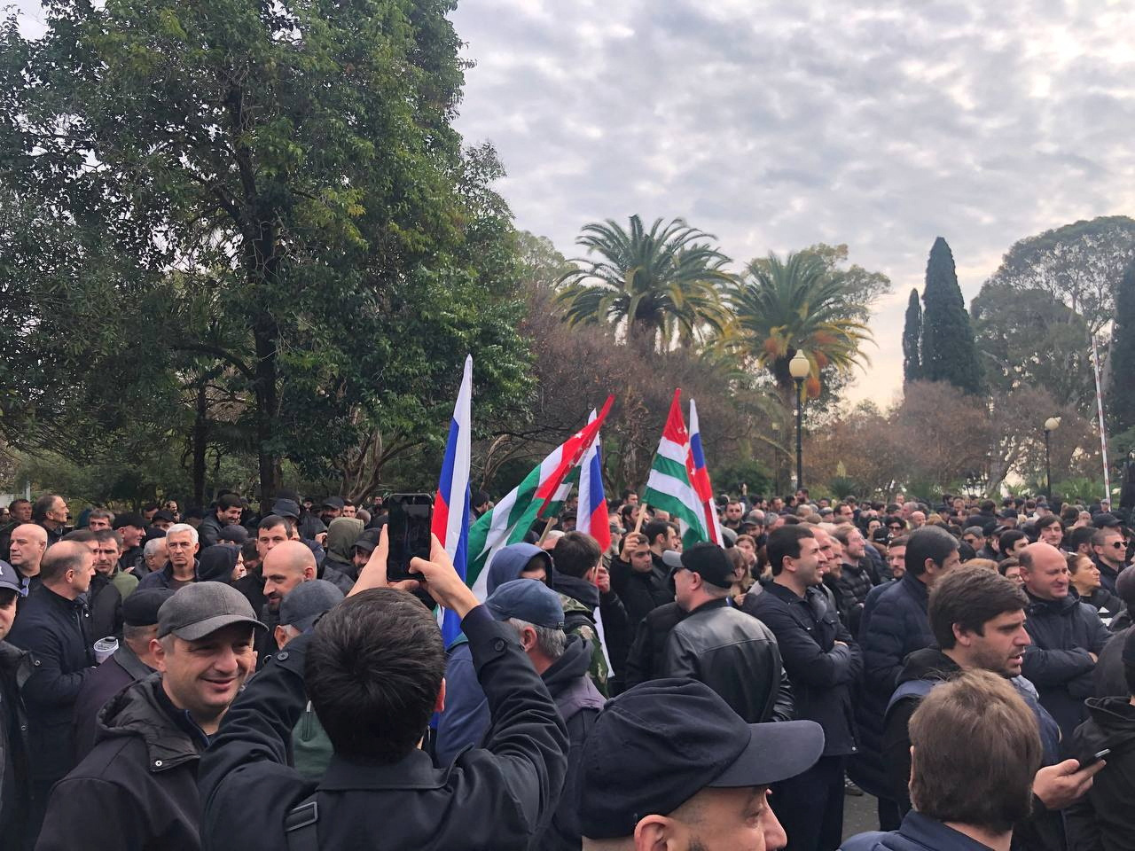 Протесты в Абхазии: в Кремле не возражают против прихода к власти оппозиции