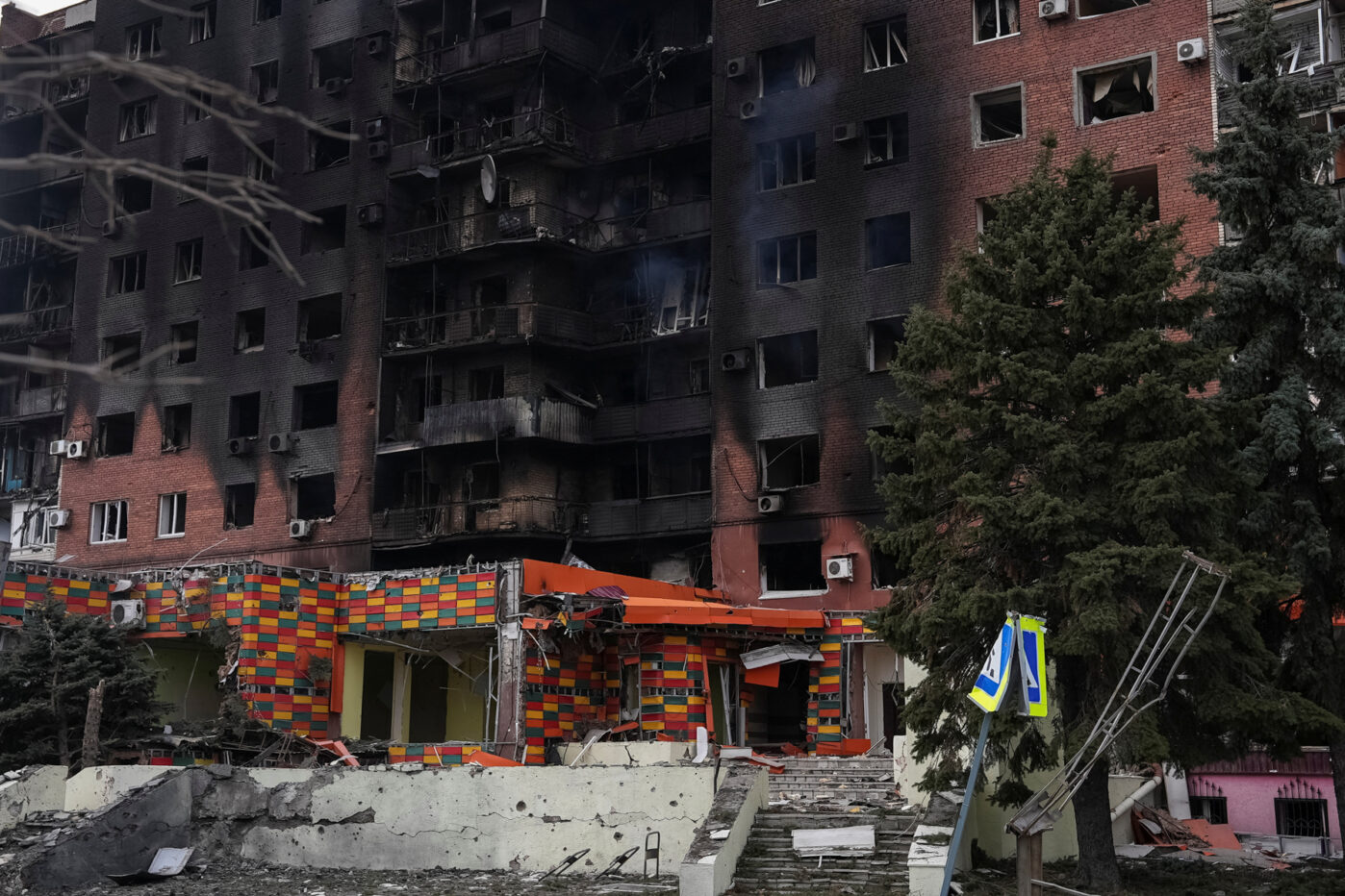 Повреждённый жилой дом в Покровске