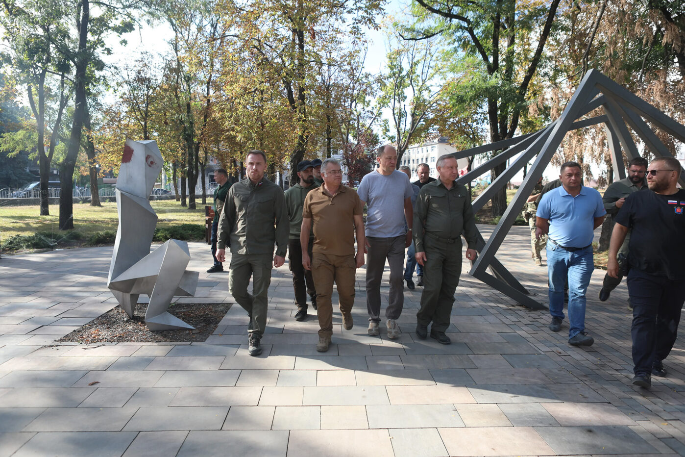 Андрей Скоблов и губернатор Санкт-Петербурга Александр Беглов в оккупированном Россией Мариуполе