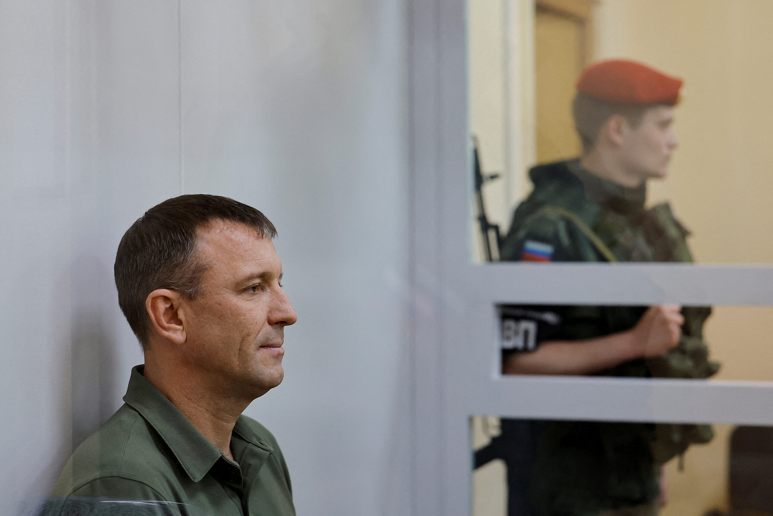 Генерала Ивана Попова приговорили к пяти годам колонии по делу о мошенничестве и подлоге: на «СВО» его не отпустили