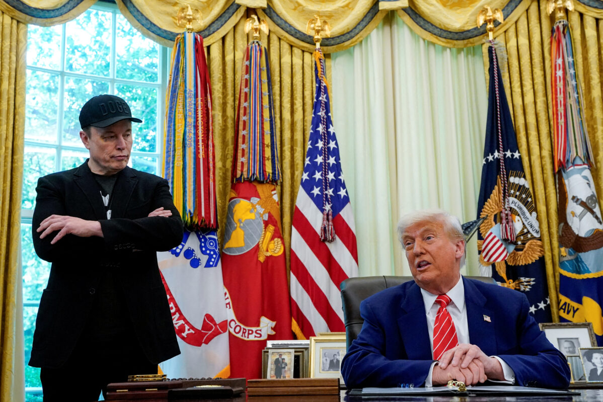 Илон Маск заявил о связи Дональда Трампа с арестованным за торговлю детьми Джеффри Эпштейном