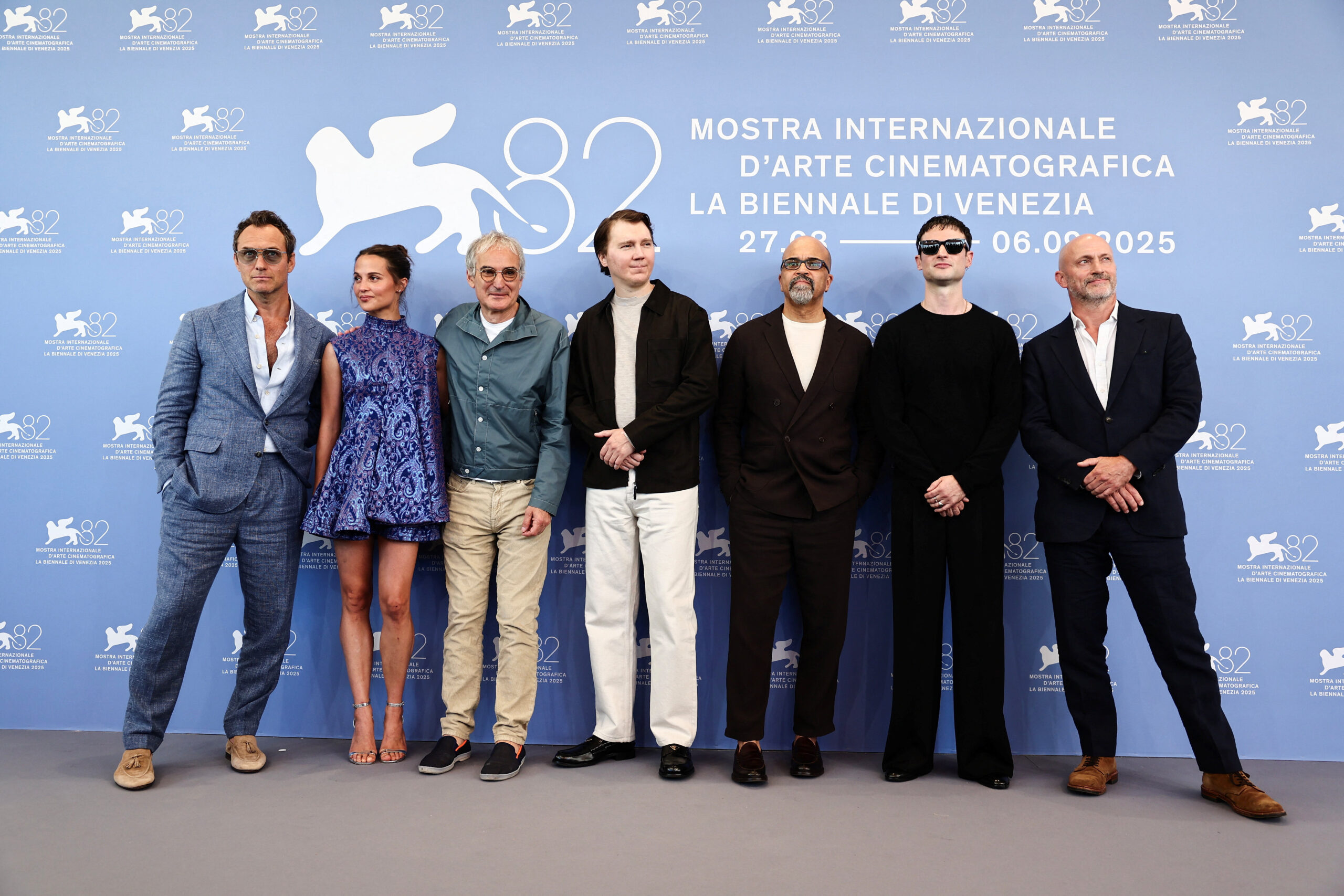 На Венецианском кинофестивале показали политическую драму «Кремлёвский волшебник» о приходе Путина к власти с Джудом Лоу