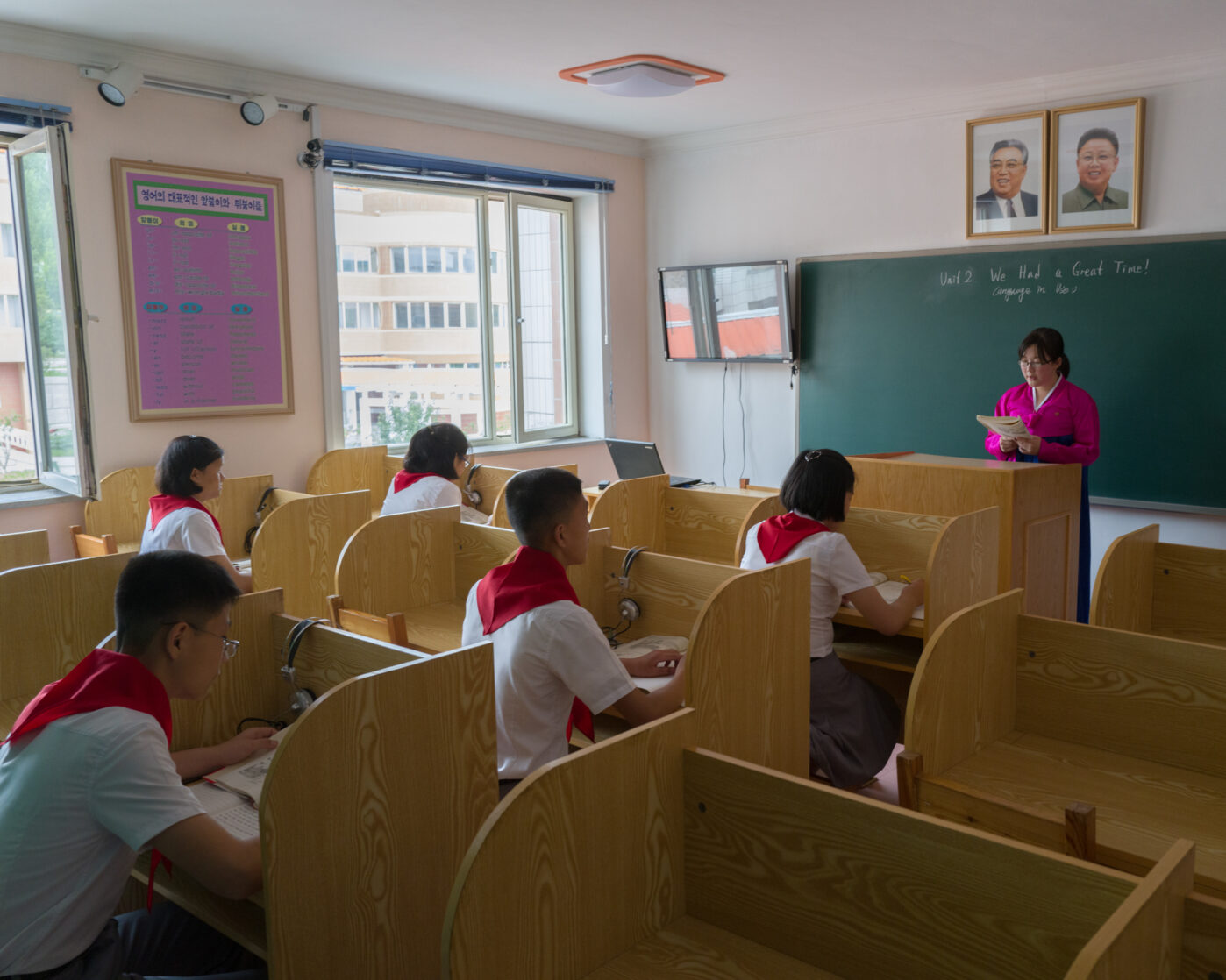 Во&nbsp;время туров в&nbsp;Расон посещение школы-интерната и&nbsp;дворца пионеров&nbsp;— часть обязательной программы