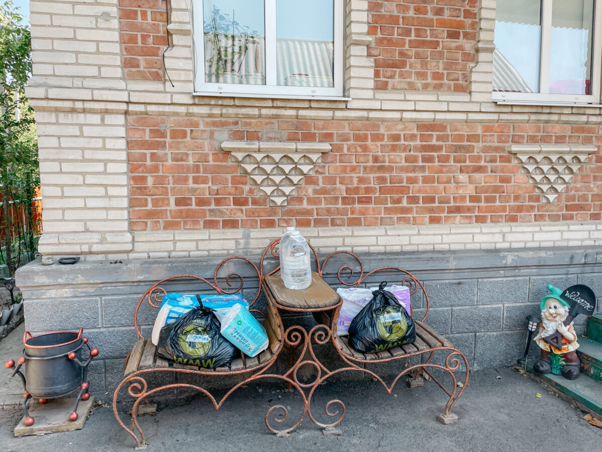 Мешки с&nbsp;гуманитарной помощью в&nbsp;Донецке. Её&nbsp;привозят в&nbsp;Донбасс российские волонтёры