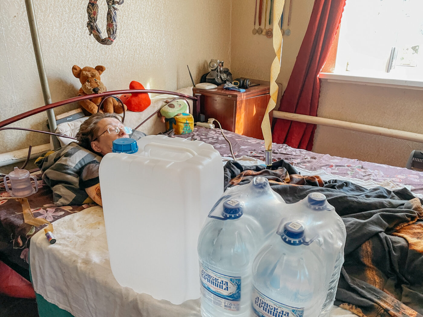 Как в&nbsp;условиях войны и&nbsp;дефицита воды выживают самые уязвимые жители Донбасса: одинокие и&nbsp;больные