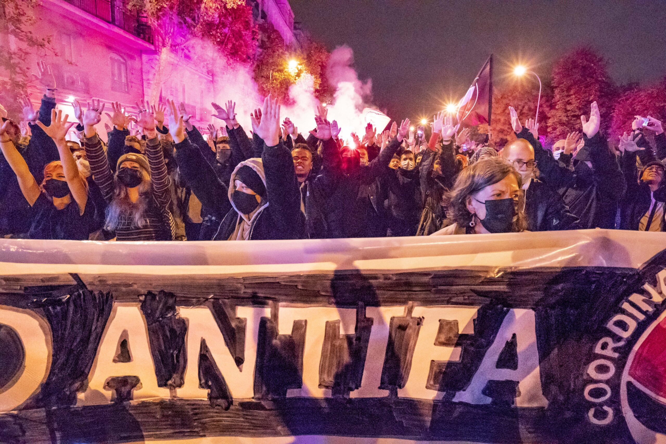 В&nbsp;США и&nbsp;Европе запрещают движение антифашистов. Что происходит и&nbsp;как это повлияет на&nbsp;«антифа» в&nbsp;России