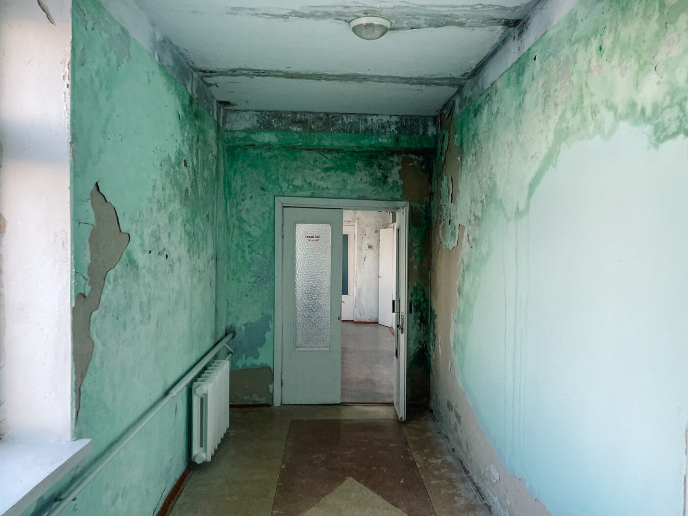 Районная больница в Каланчаке — одно из немногих учреждений, которое работает в оккупации. Школы и предприятия — закрываются