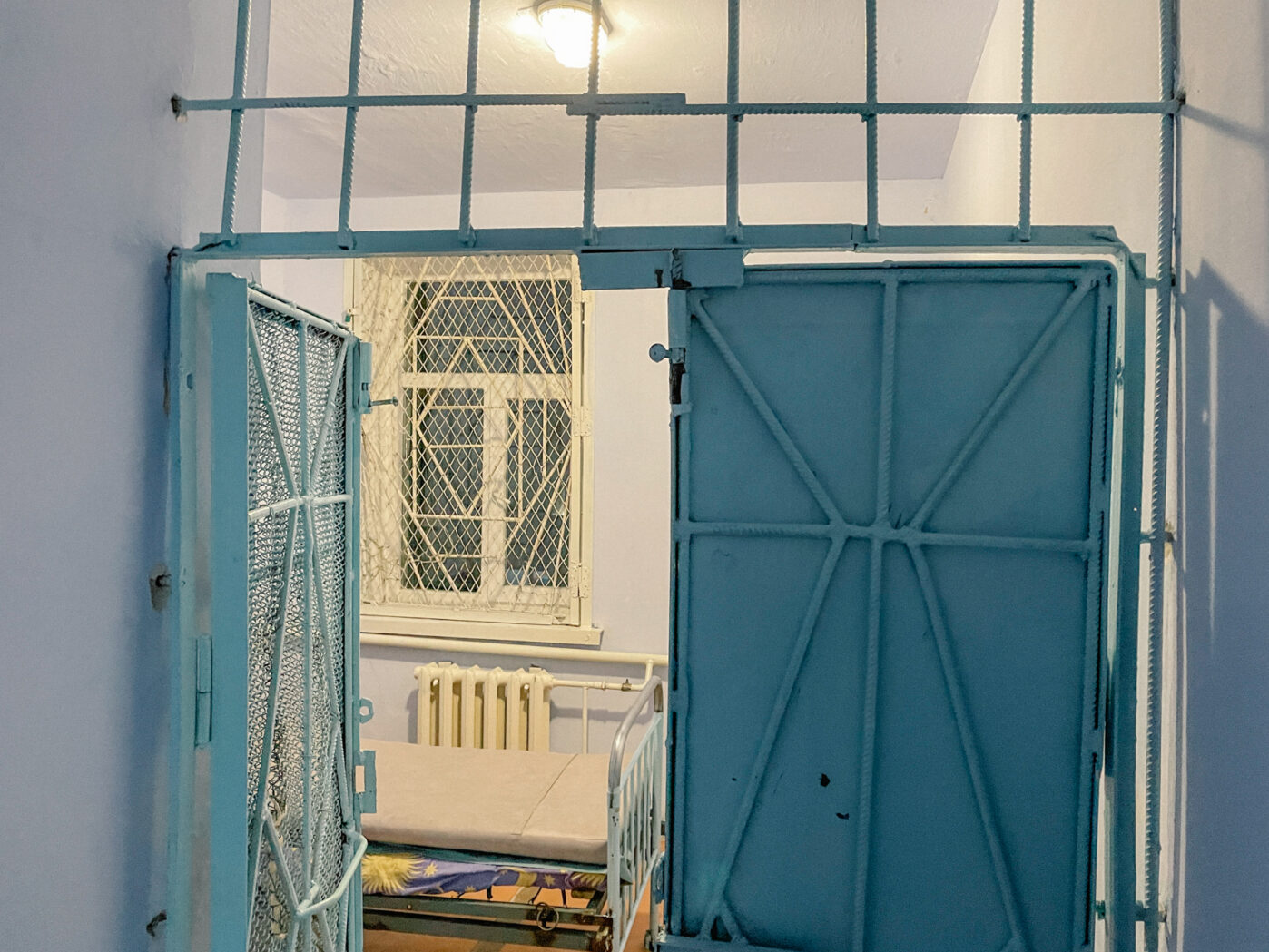 Районная больница в Каланчаке — одно из немногих учреждений, которое работает в оккупации. Школы и предприятия — закрываются