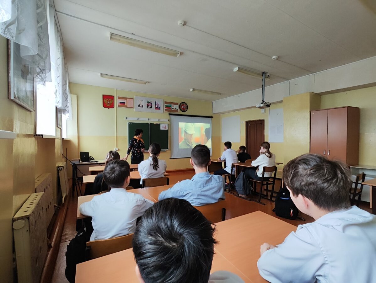 В&nbsp;школах показали фильм о&nbsp;российских строителях в&nbsp;оккупированных украинских городах «Строители мира»