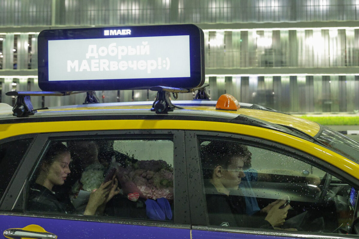 Из-за шатдаунов страдают сферы бизнеса, чья работа напрямую зависит от&nbsp;интернета: такси, службы доставки, прокат электросамокатов, платные парковки