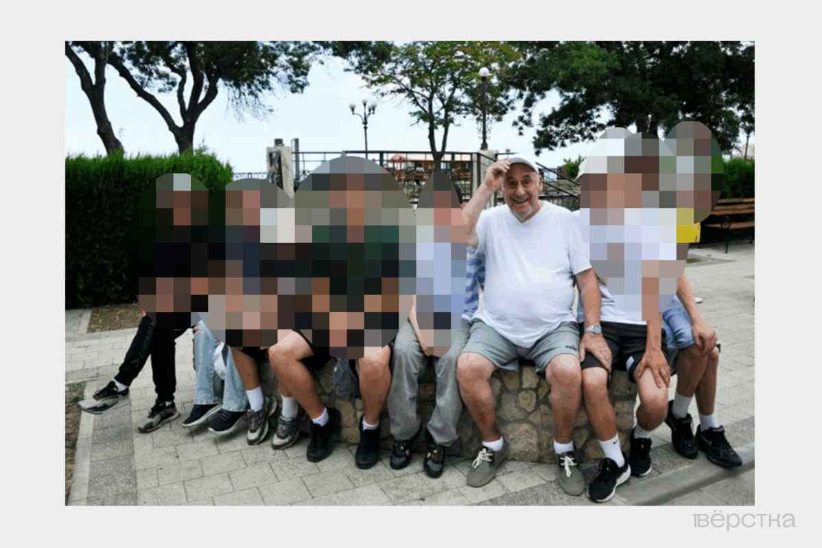 Разновозрастной отряд «Надежда» при дворце творчества детей и&nbsp;молодежи «Преображенский» под руководством заслуженного педагога Москвы Ефима Штейнберга на&nbsp;отдыхе в&nbsp;Феодосии