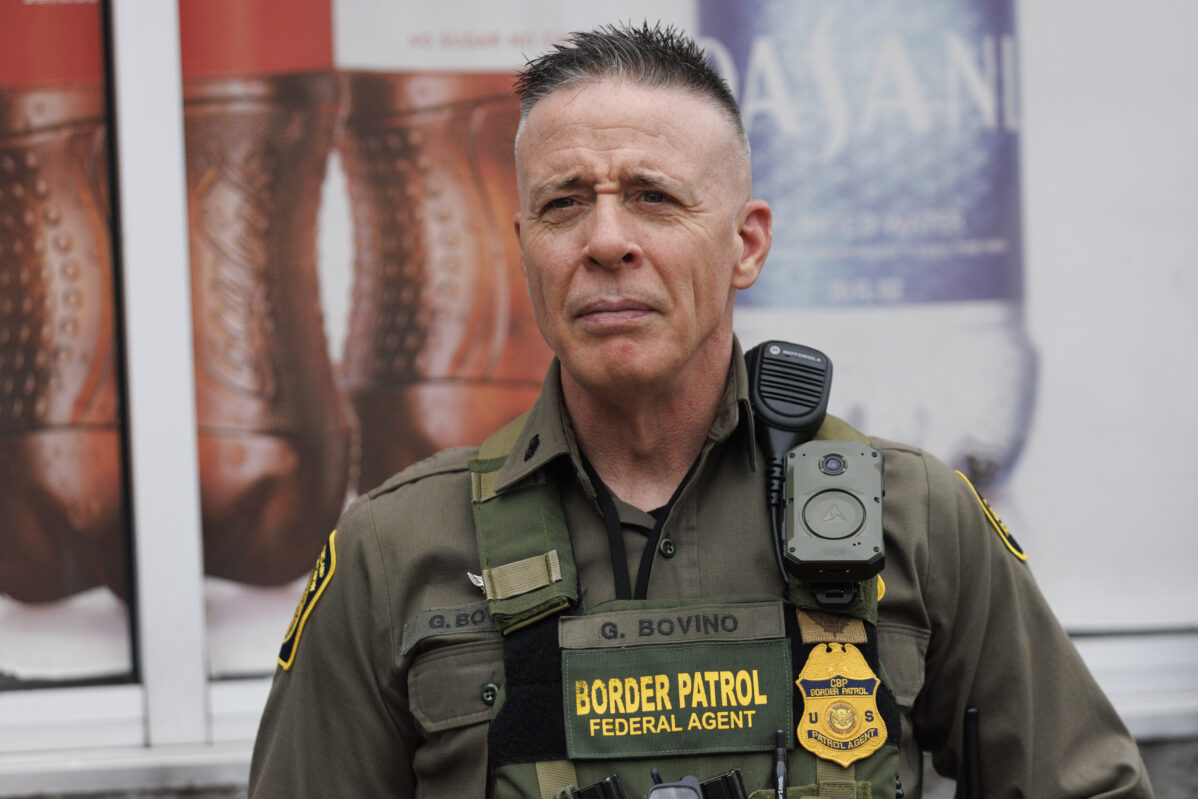 Что такое служба ICE, почему её&nbsp;агенты убивают граждан США и&nbsp;за&nbsp;что ICE сравнивают с&nbsp;НКВД