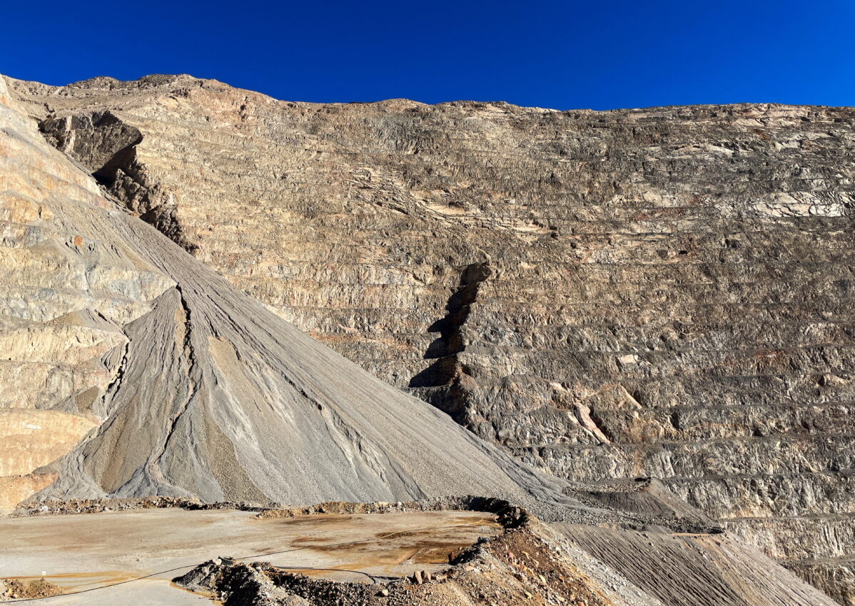 Цены на золото и серебро в начале 2026 года держатся на рекордно высоком уровне