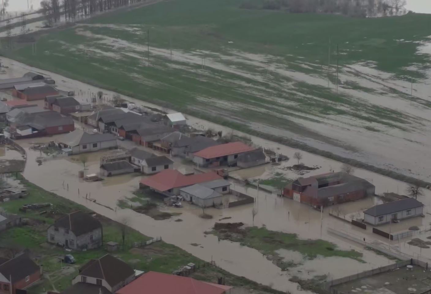 В Чечне введен режим ЧС после сильных ливней и паводков, эвакуированы сотни жителей