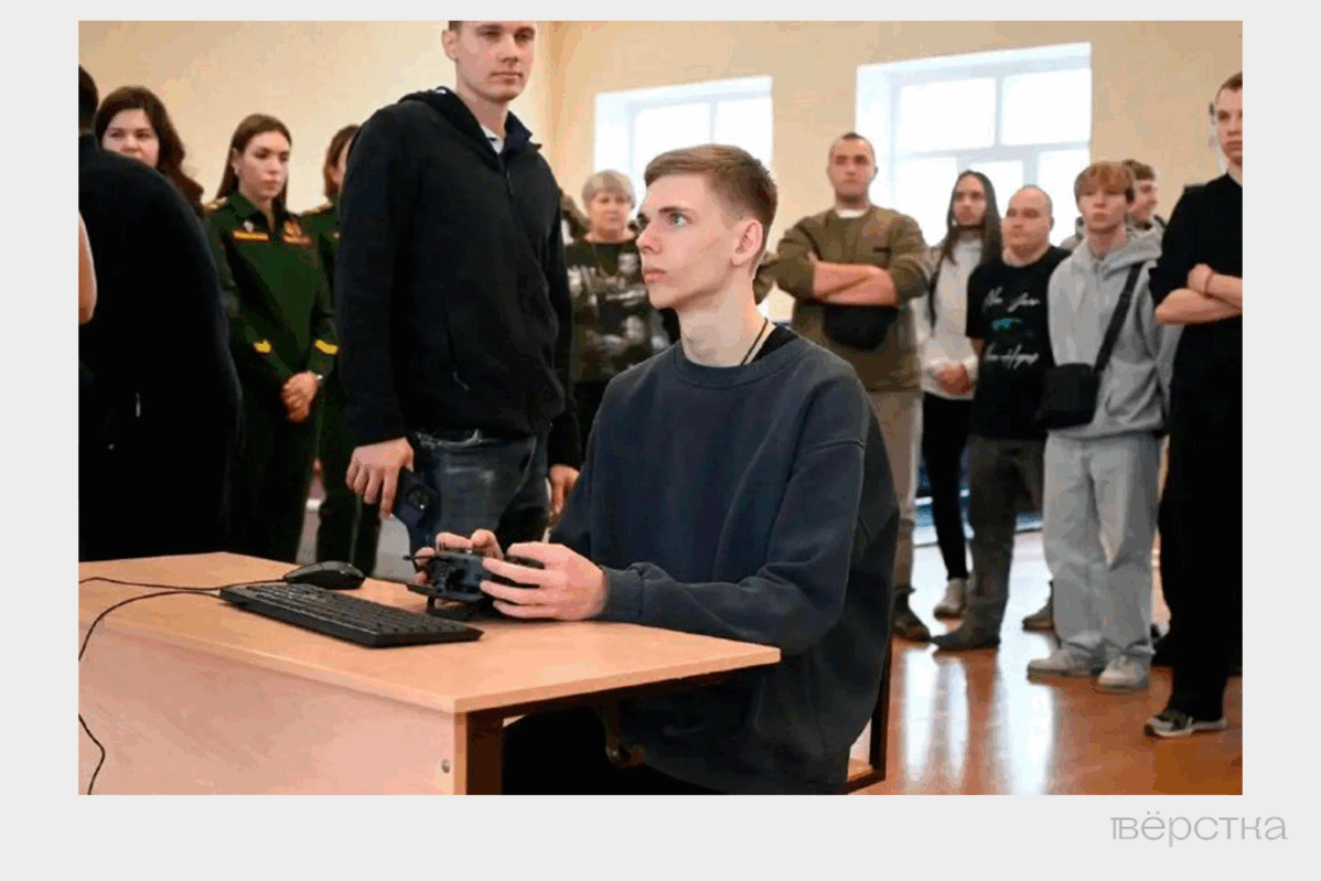 Студенты из Анапы и Славянска-на-Кубани пробуют управлять БПЛА в рамках форума БПЛА «Пилоты нового времени»