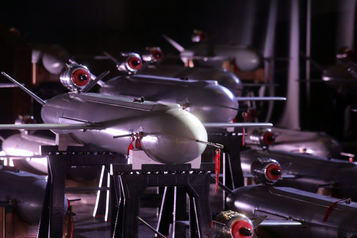 Что делать при атаке дронов дома и&nbsp;на&nbsp;улице: как найти укрытие, защититься от&nbsp;взрывной волны и&nbsp;чего делать категорически нельзя
