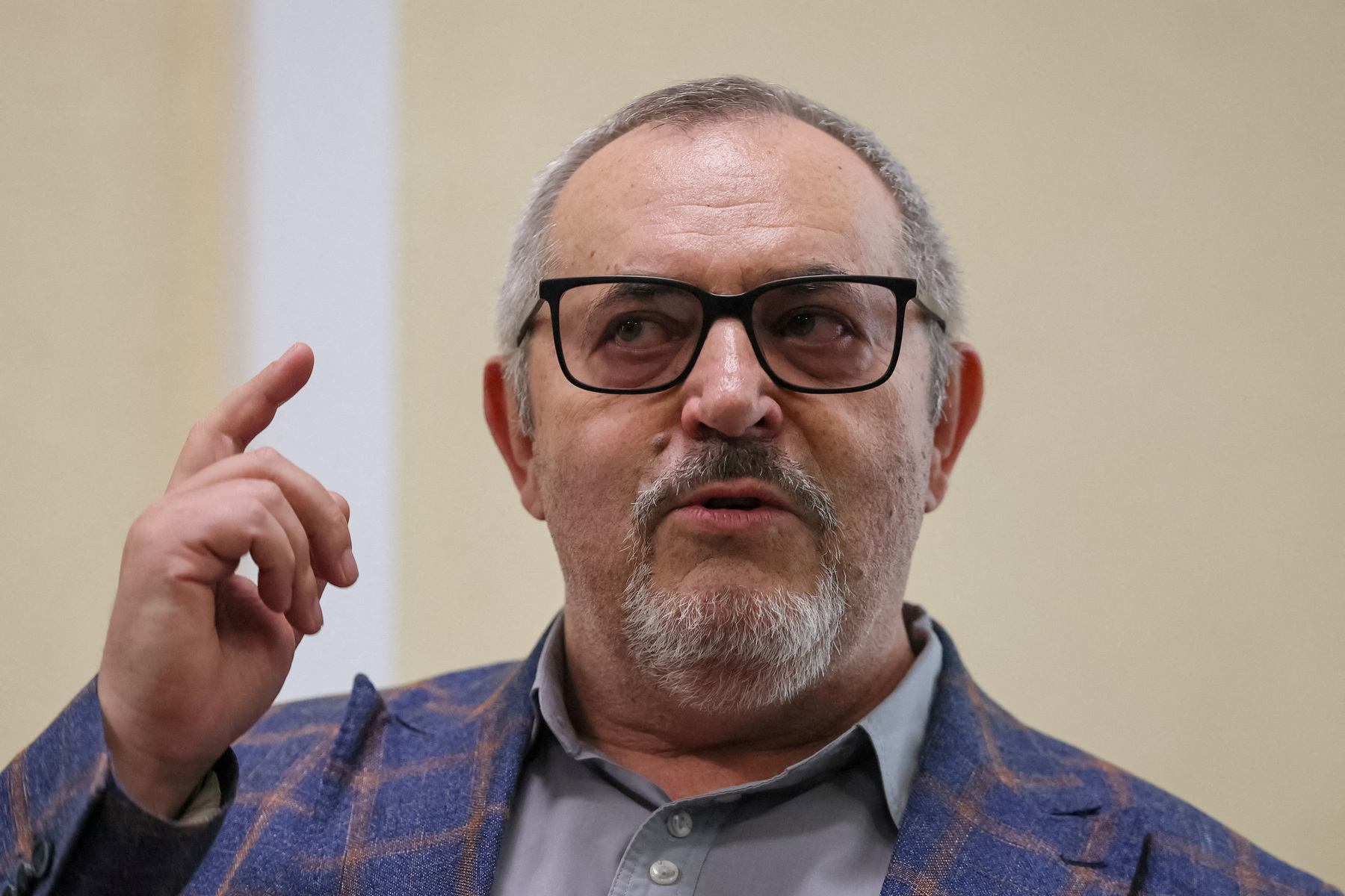 Автобиографию Бориса Надеждина «Очередь за надеждой: автобиография с открытым финалом» удалили с российских маркетплейсов