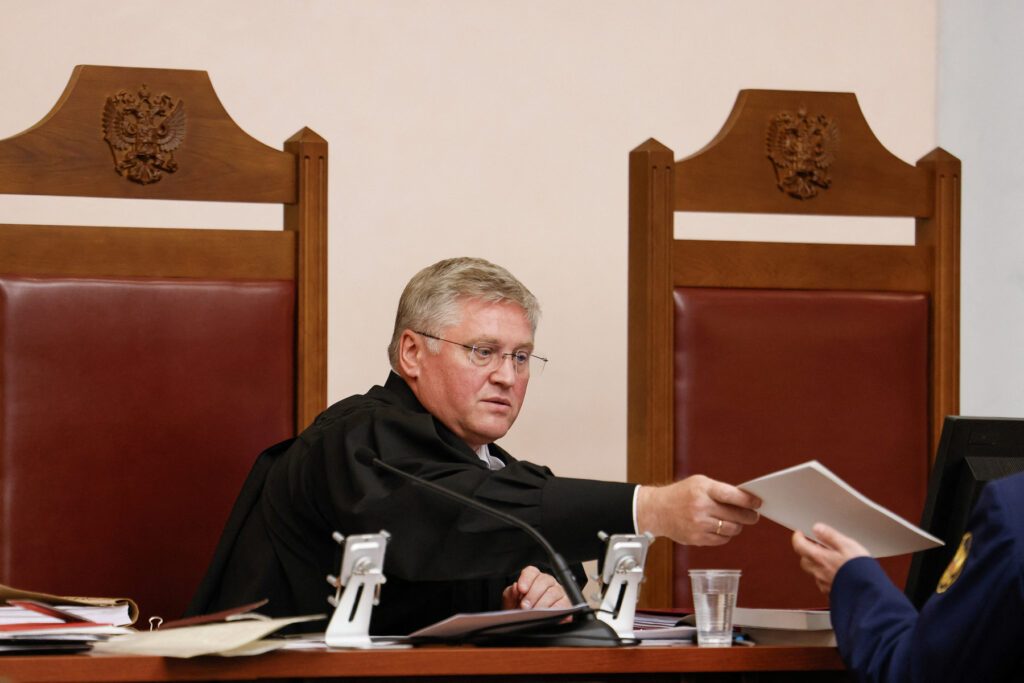 Судья Верховного суда Вячеслав Кириллов по&nbsp;иску партии «Родина» снял «Яблоко» с&nbsp;выборов за&nbsp;нарушение авторских прав в&nbsp;агитации