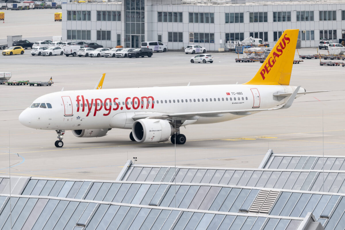Турецкая авиакомпания Pegasus отменила часть рейсов между Турцией и Россией в ночь на 2 сентября. Перед этим Владимир Зеленский заявил о небезопасном российском небе