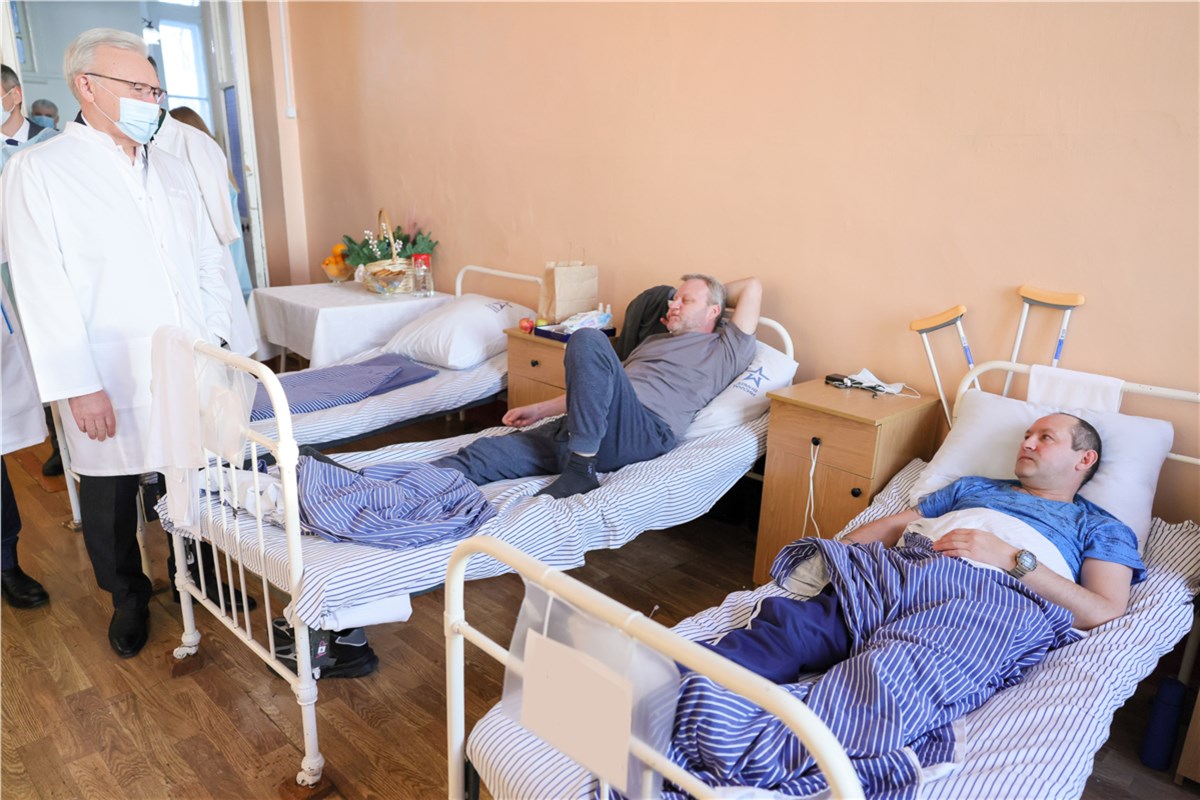 Пациенты с ампутациями, тяжёлыми ранениями и ПТСР могут проводить в больницах месяцы и даже годы