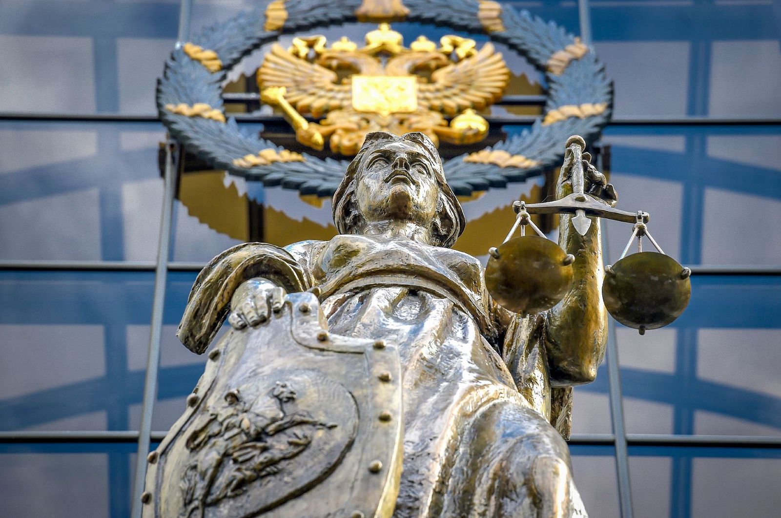 Для судей и работников судов в России хотят ввести ежемесячные выплаты за «сложность и напряжённость»