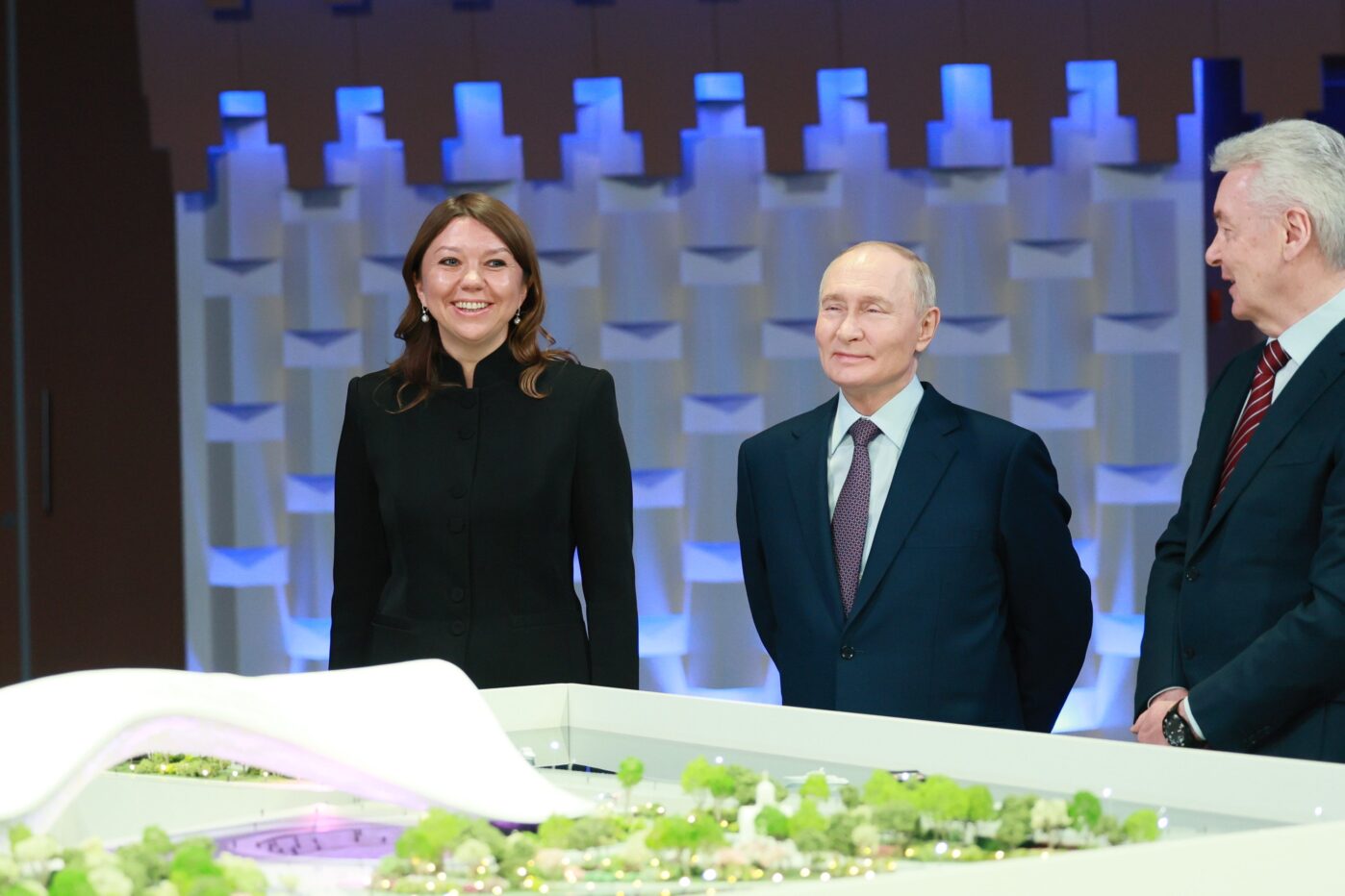 Владимир Путин, Наталья Виртуозова, и Сергей Собянин дают старт строительству Национального центра «Россия»