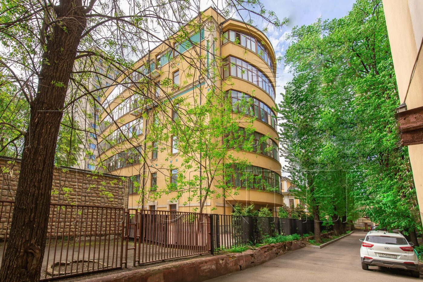 Дом на Староконюшенном переулке, 15 в Москве, где Евгений Иванов купил квартиру у Ефима Малкина