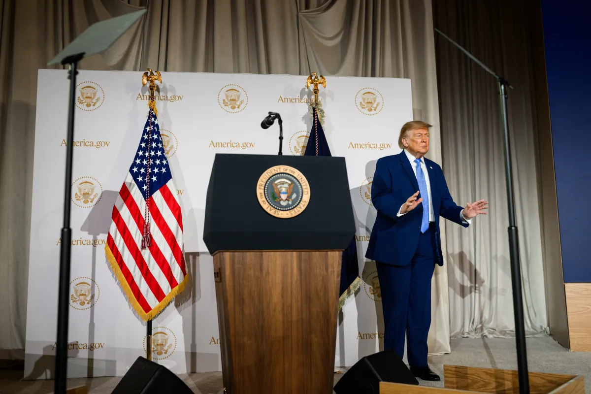 Россия пока не согласилась на объявленное Дональдом Трампом энергетическое перемирие. США требуют от Украины прекратить удары по российским НПЗ