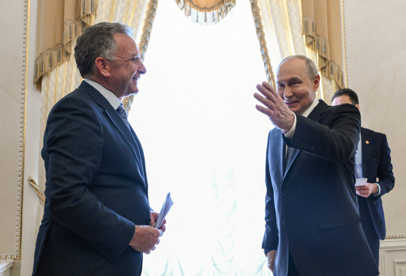 Спецпосланник США Стив Уиткофф во время встречи с Владимиром Путиным в Константиновском дворце в Санкт-Петербурге, 21 октября 2026 года